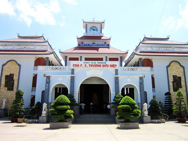 http://vietnamtourhcm.com/upload/vietnamtourhcm/images/NHA%20THO%20CHA%20DIEP.jpg